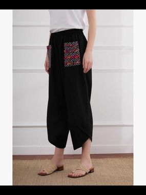 Women's Black Cropped Wide-Leg Harem  Pants with Patterned Pockets